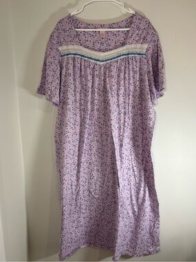 Women’s plus size nightgown